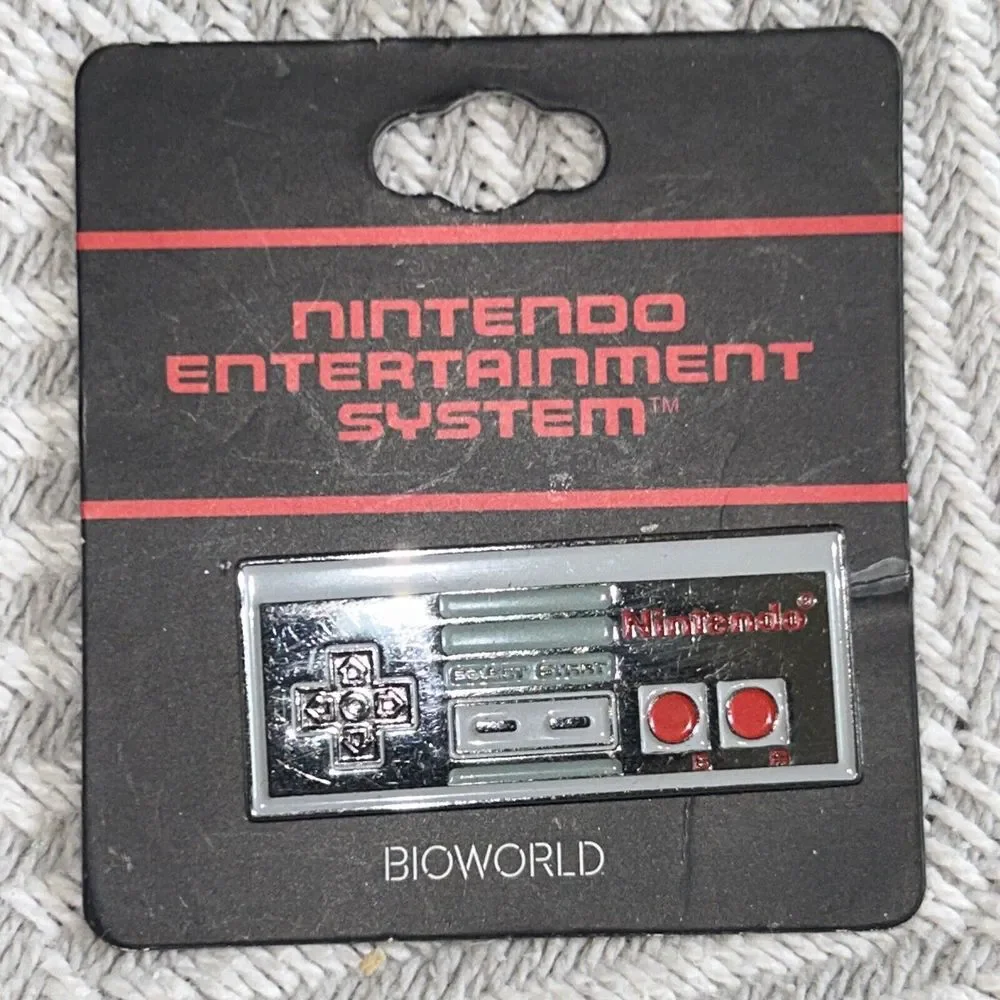 Bioworld‎ Nintendo NES Controller Enamel Pin 2016 H4